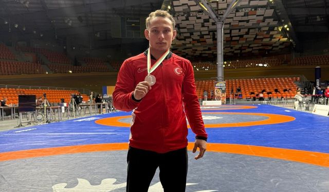ADÜ'lü güreşçi uluslararası arenada gümüş madalya kazandı