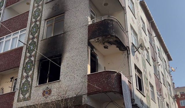 Ataşehir'de madde bağımlısı genç kendi evini ateşe verdi