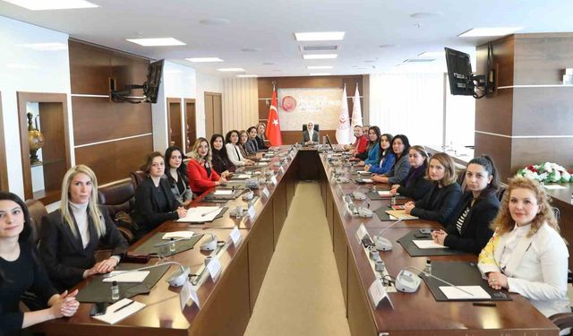 Bakan Göktaş baroların kadın ve çocuk hakları komisyonu temsilcileriyle bir araya geldi