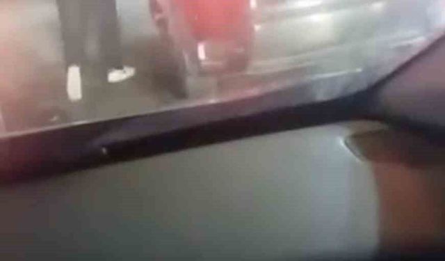 Bursa'da trafikte motosikletliye kadın sürücüden tekme ve tokatlı saldırı