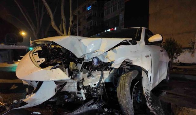 Caddebostan'da makas atan sürücü lüks araca çarpıp kaçtı