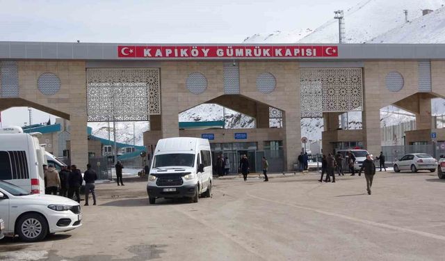 Kapıköy Gümrük Kapısı'nda geçişler kontrollü sürüyor