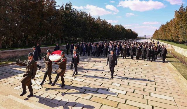 OYAK'tan 65'inci kuruluş yıl dönümünde Anıtkabir'e ziyaret