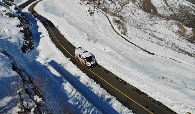 Siirt'in tek kadın ambulans şoförü zorlu coğrafyada hayat kurtarıyor