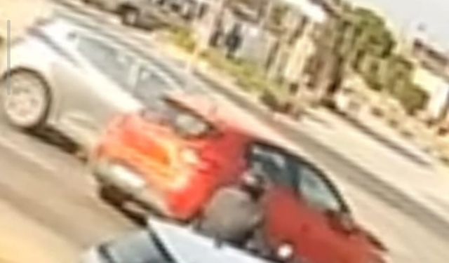 Turgutlu'da 3 kişinin yaralandığı kaza anı kamerada