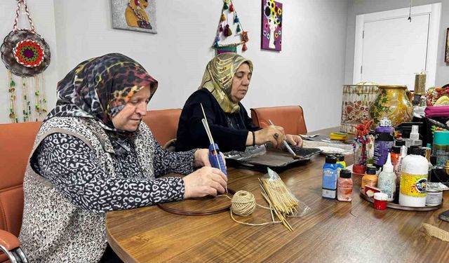 Ağrı'da Atık Malzemeler Sıfır Atık Kursuyla Sanat Eserine Dönüşüyor