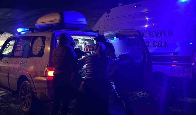 Ağrı'da hastalanan kişi arazi ambulansıyla hastaneye sevk edildi