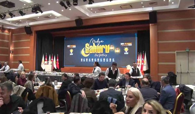 AK Parti İstanbul İl Başkanlığı'nda basın mensupları için sahur etkinliği gerçekleştirildi