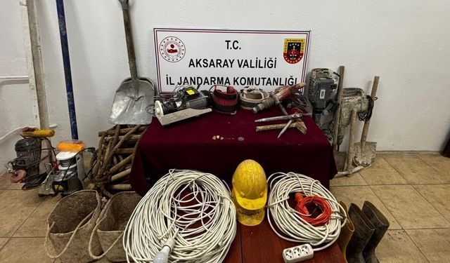 Aksaray'da Tarihi Eserlerle Kaçak Kazı Yapan Define Avcıları Yakalandı