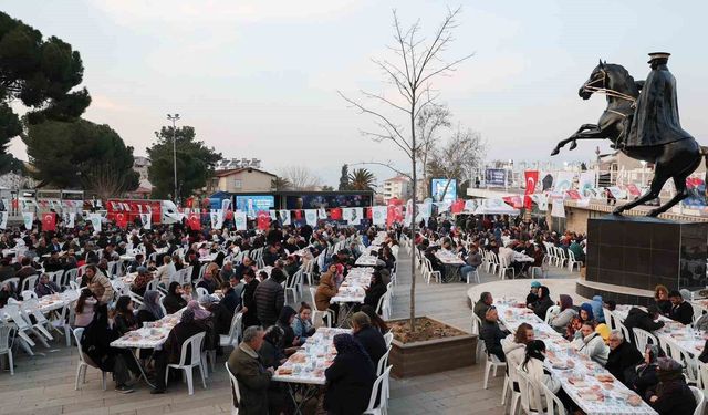 Alaşehir'de İftar Sofraları Kuruldu