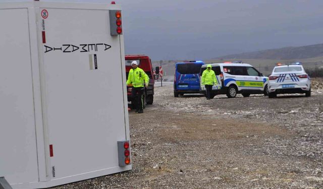 Alman turistin karavanıyla otomobil çarpıştı: 1 ağır, 3 yaralı