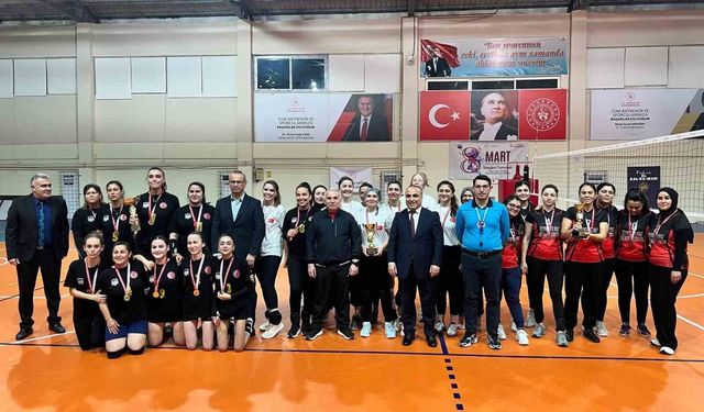 Anamur'da Kadınlar Günü Voleybol Turnuvası Sonuçlandı