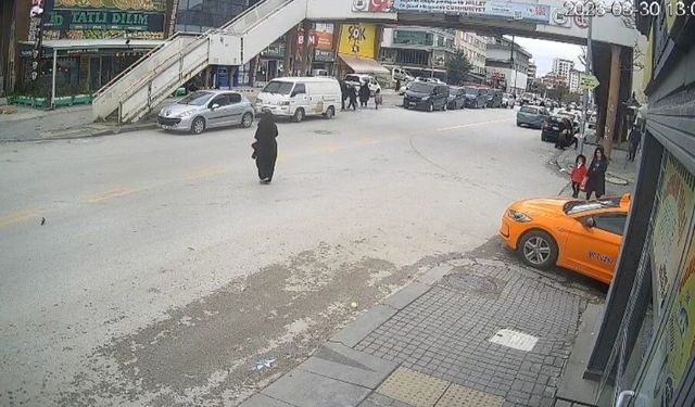 Ankara'da otomobilin çarptığı çocuk ağır yaralandı