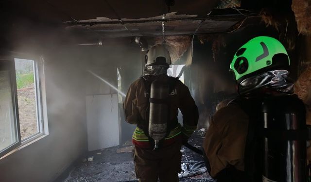 Antakya'da bir müstakil konut alevlere teslim oldu