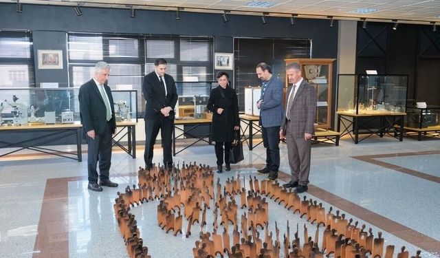 Atatürk Üniversitesi Araştırma Hastanesi Müzesi'nde önemli sergi: 'Maske, Mesafe, Temizlik'