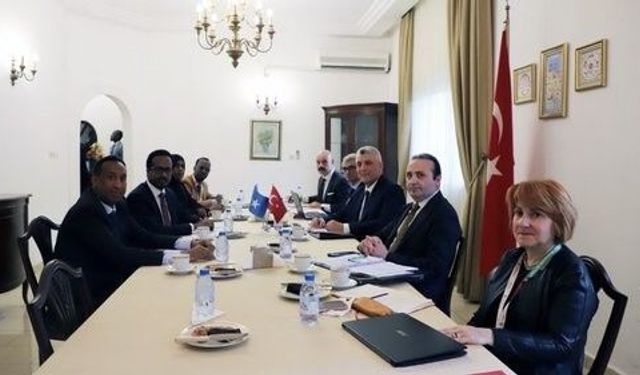 Bakan Bolat, Somali Sanayi ve Ticaret Bakanı Hassan ile bir araya geldi