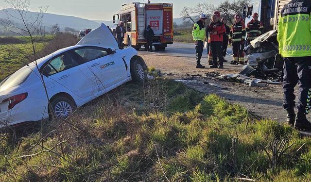 Balıkesir'de Trafik Kazası: 1 Kişi Hayatını Kaybetti, 2 Kişi Yaralandı