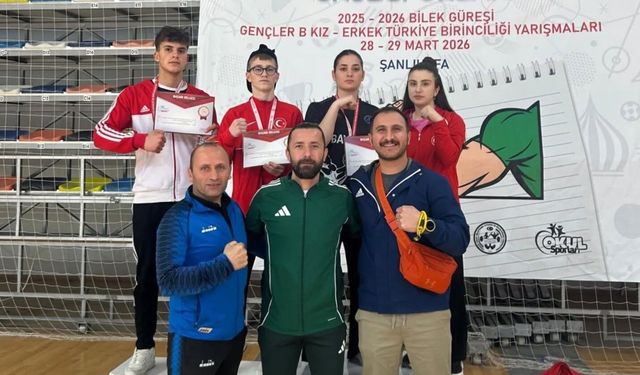 Bayburtlu öğrenciler bilek güreşinde ulusal başarılar elde etti