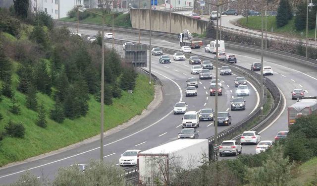 Bayram Tatili Dönüş Yolu Başladı, TEM'de Yoğunluk Sürüyor