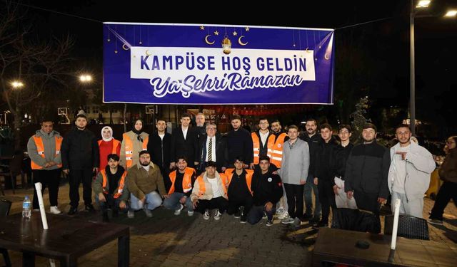 BEUN Rektörü Özölçer, Öğrencilerle İftar Yemeği Gerçekleştirdi