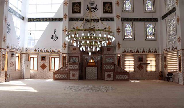 Beyağaç Merkez Çarşı Camii, Cemaate Kapılarını Açtı