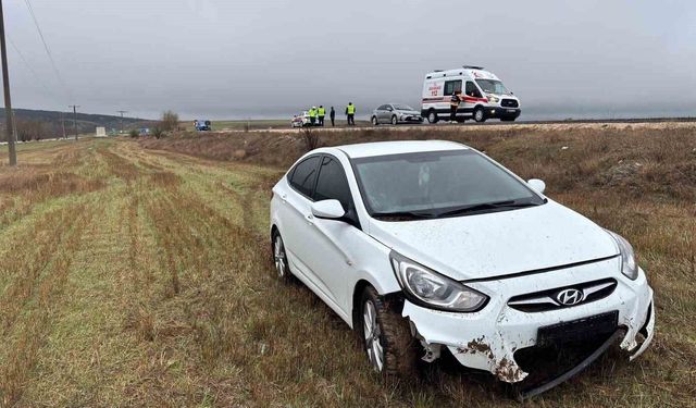 Bilecik'te Islak Yolda Kaza: İki Kişi Yaralandı