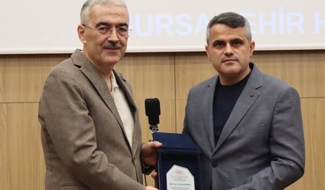 Bir Yılda 3 Bin 766 Ameliyat Gerçekleştiren Doktora Ödül