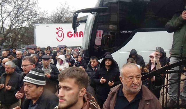 Bolu'da 37 Kişilik Umre Grubu Dualarla Yola Çıktı