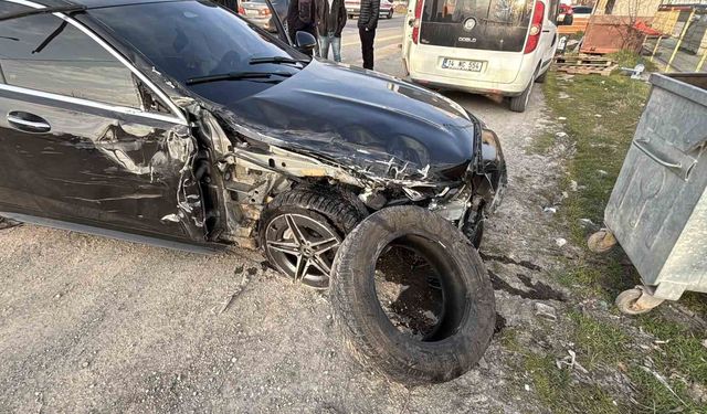 Bolu'da lüks otomobil ile SUV çarpıştı: 4 kişi yaralandı