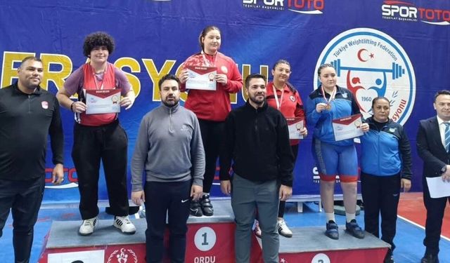 Burdur'dan genç halterci, Türkiye ikinciliği elde etti