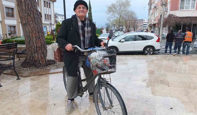 Burhaniye'de 81 Yaşındaki Adamın Bisiklet Tutkusu