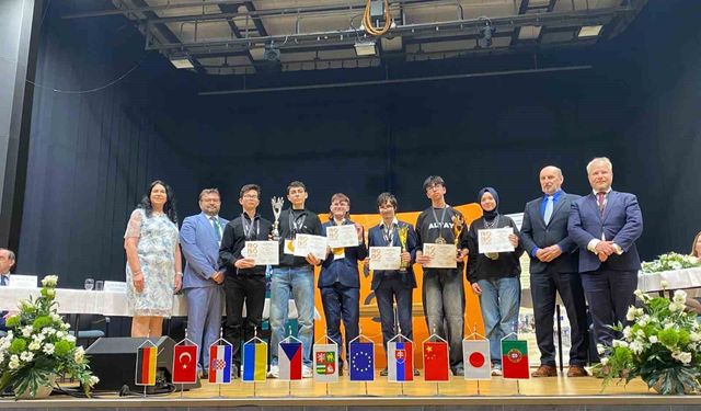 Bursa Öğrencilerinin Çekya'daki Robotik Başarısı