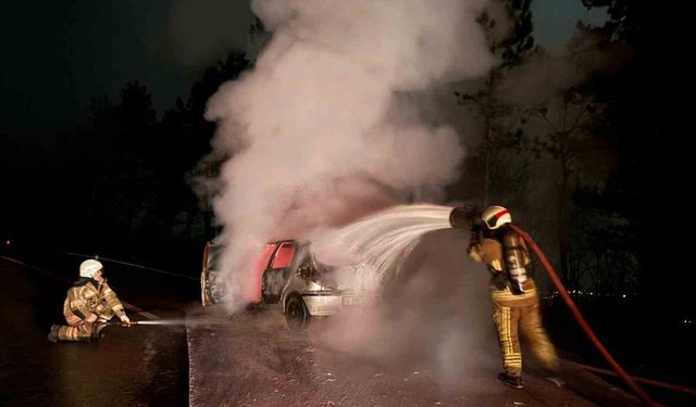 Bursa'da hareket halindeki araç alev aldı