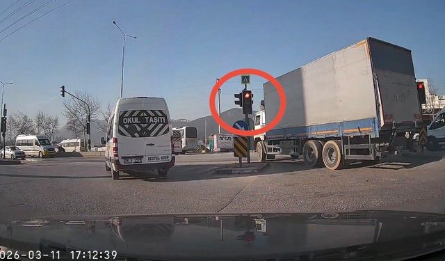 Bursa'da Sürücüler Kırmızı Işıklara Uymuyor