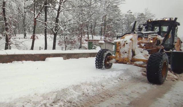 Bursa'nın Yüksek Kesimlerinde Karla Mücadele Devam Ediyor