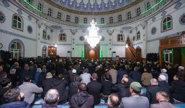 Canik'te Binlerce Kişi Kadir Gecesi'nde Dua Etti