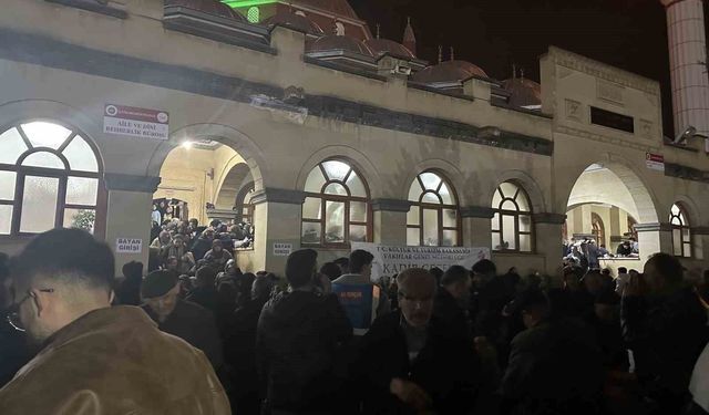 Çankırı'da Kadir Gecesi'nde Camiler Dolu İhtişamla İbadet Edildi