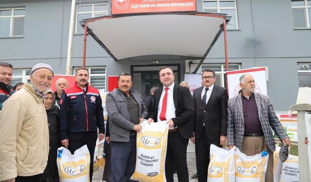 Çeltikçi'de Üreticilere Aspir Tohumu Desteği Verildi
