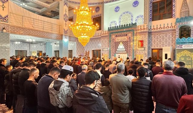 Çermik'te Kadir Gecesi, Dualarla Kutlandı