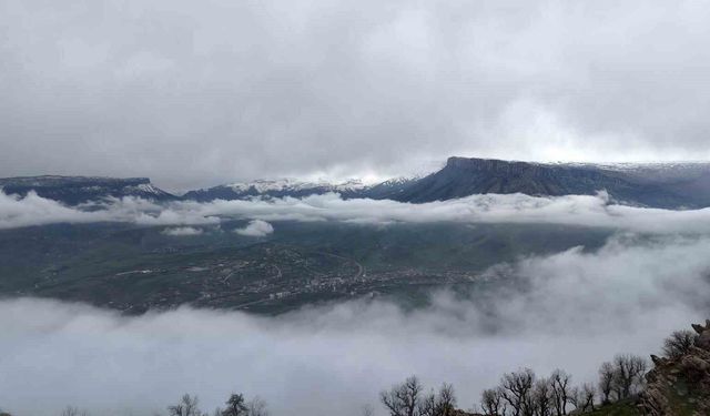 Derecik'te Sisli Manzaralar Göz Kamaştırdı