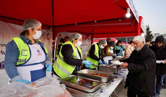 Didim'de Kadir Gecesi'nde İftar Sofrası Kuruldu