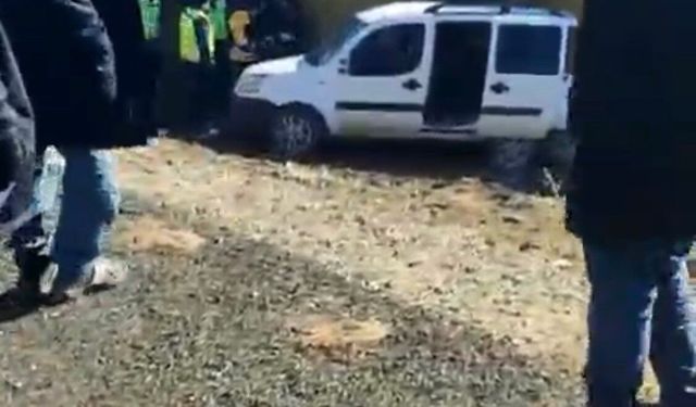 Diyarbakır'da araç evin duvarına çarparak 2 kişiyi yaraladı