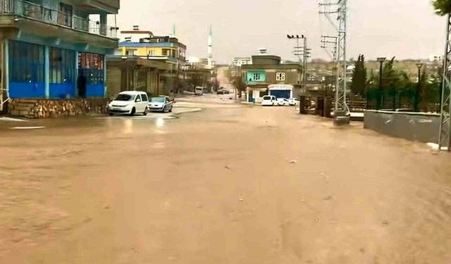 Elif Mahallesi'nde Şiddetli Yağış Etkili Oldu