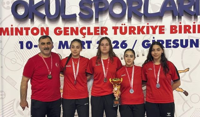 Erzincan Anadolu Lisesi Badminton'da Türkiye İkinciliği Elde Etti