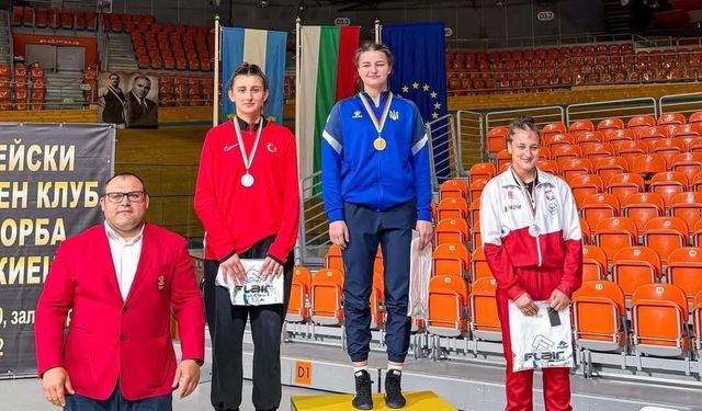 Erzincanlı güreşçiler Bulgaristan'da ödül aldı