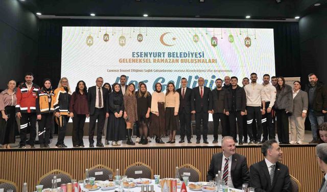 Esenyurt'ta Başkan Vekili Aksoy, sağlık çalışanlarıyla iftar sofrasında buluştu