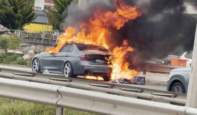 Fatsa'da Lüks Araç Alev Alev Yandı
