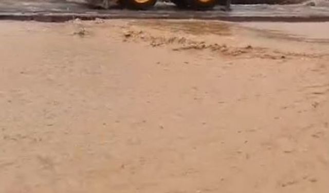 Gaziantep'te Yağmur Suları Cadde ve Sokakları Su Altında Bıraktı