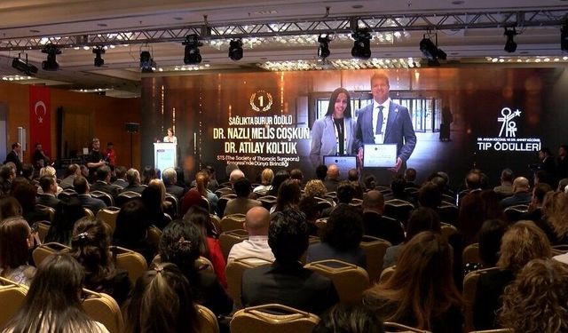 Güven Hastanesi, Tıp Bayramı'nda Ödül Töreni Düzenledi