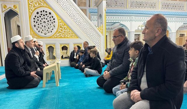 Hakkari'de Kadir Gecesi, Dualar Eşliğinde Kutlandı